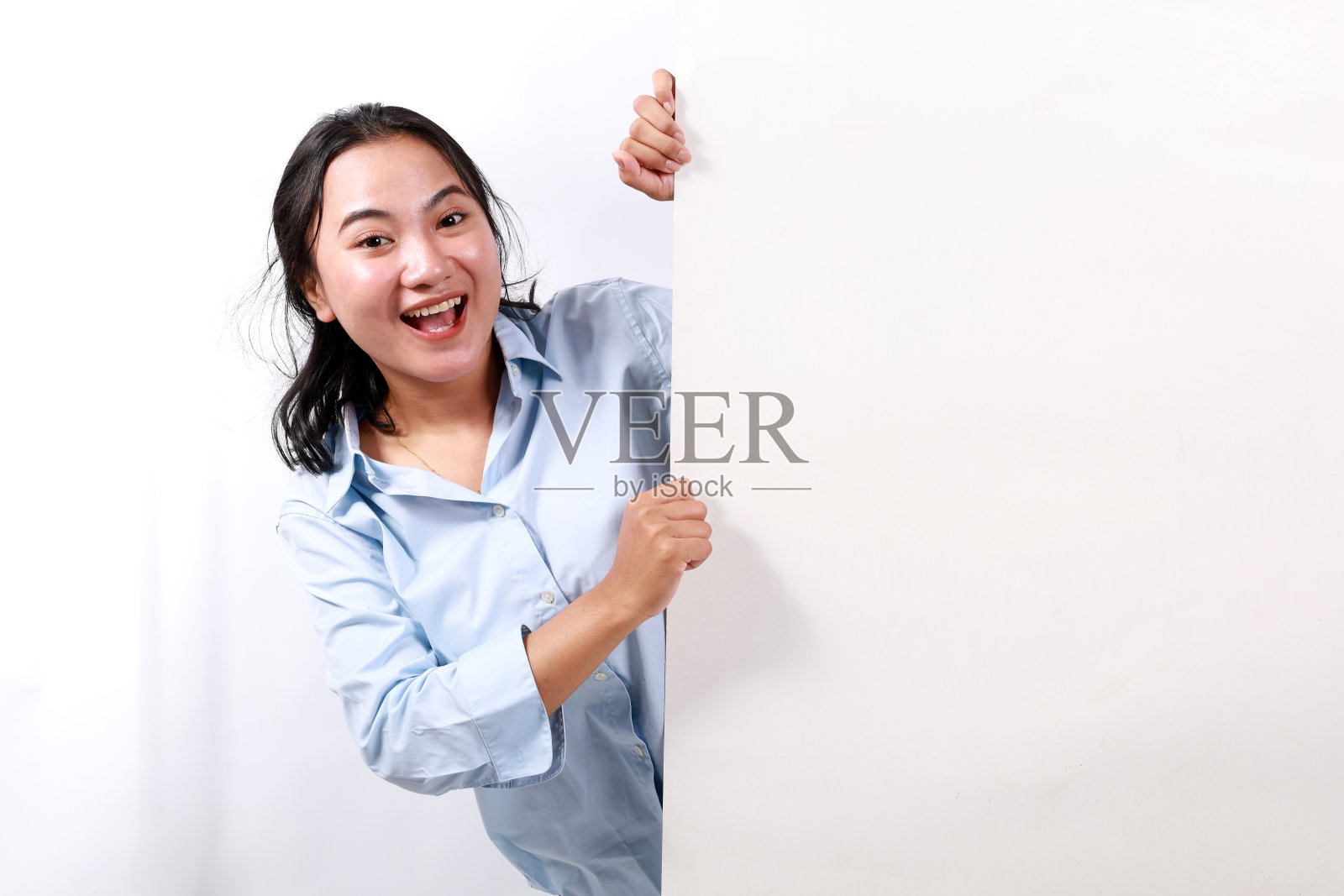 年轻漂亮迷人可爱漂亮高兴兴奋开朗开朗积极的妇女示范复制空间板和孤立在白色背景照片摄影图片