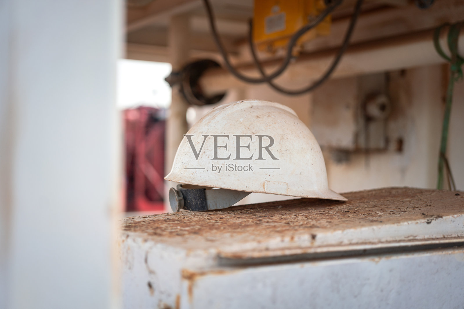 建筑工人安全帽。照片摄影图片