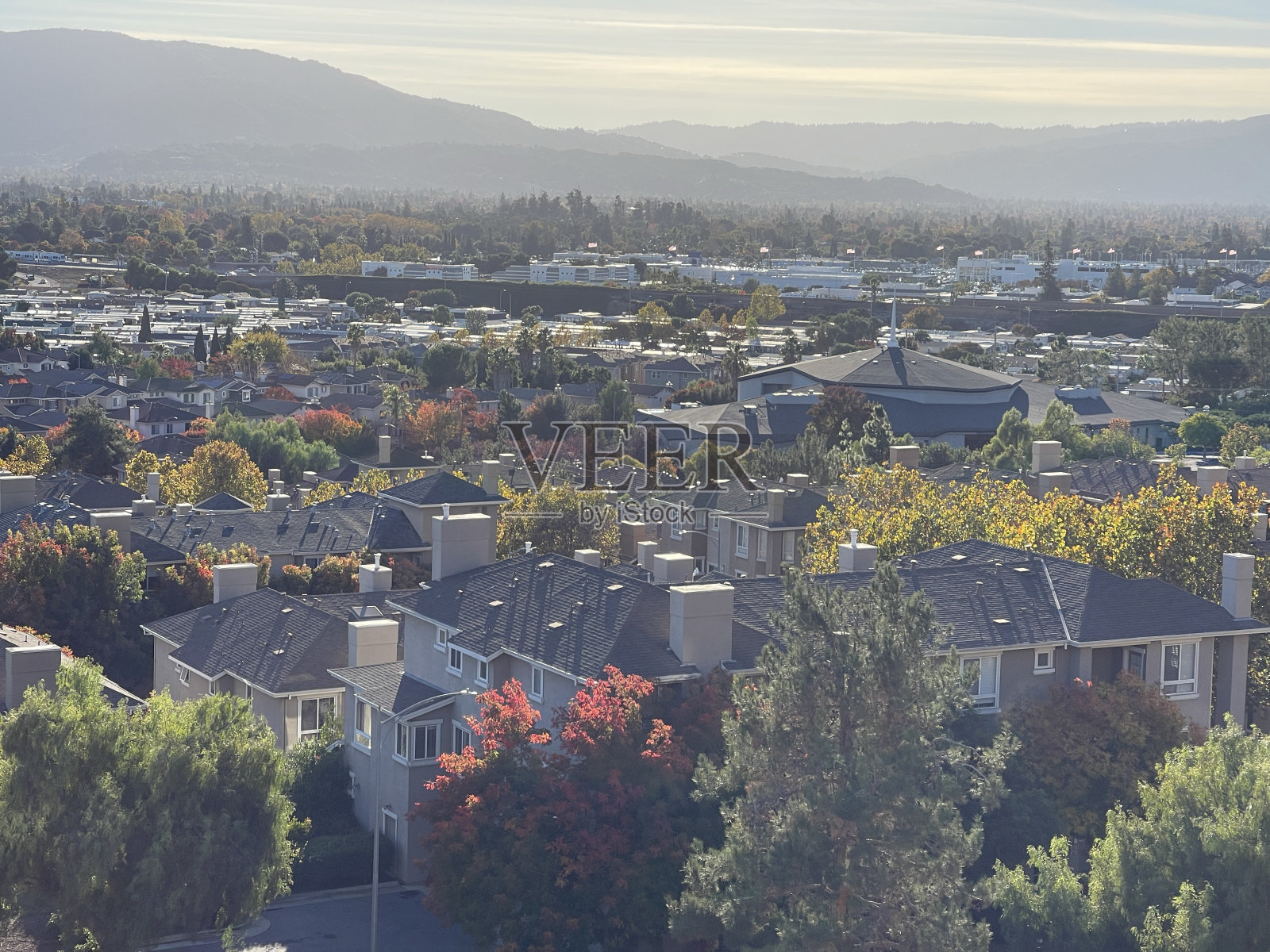 日落时的社区环境照片摄影图片