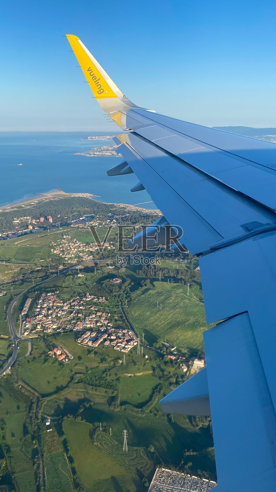 从飞机上鸟瞰。照片摄影图片