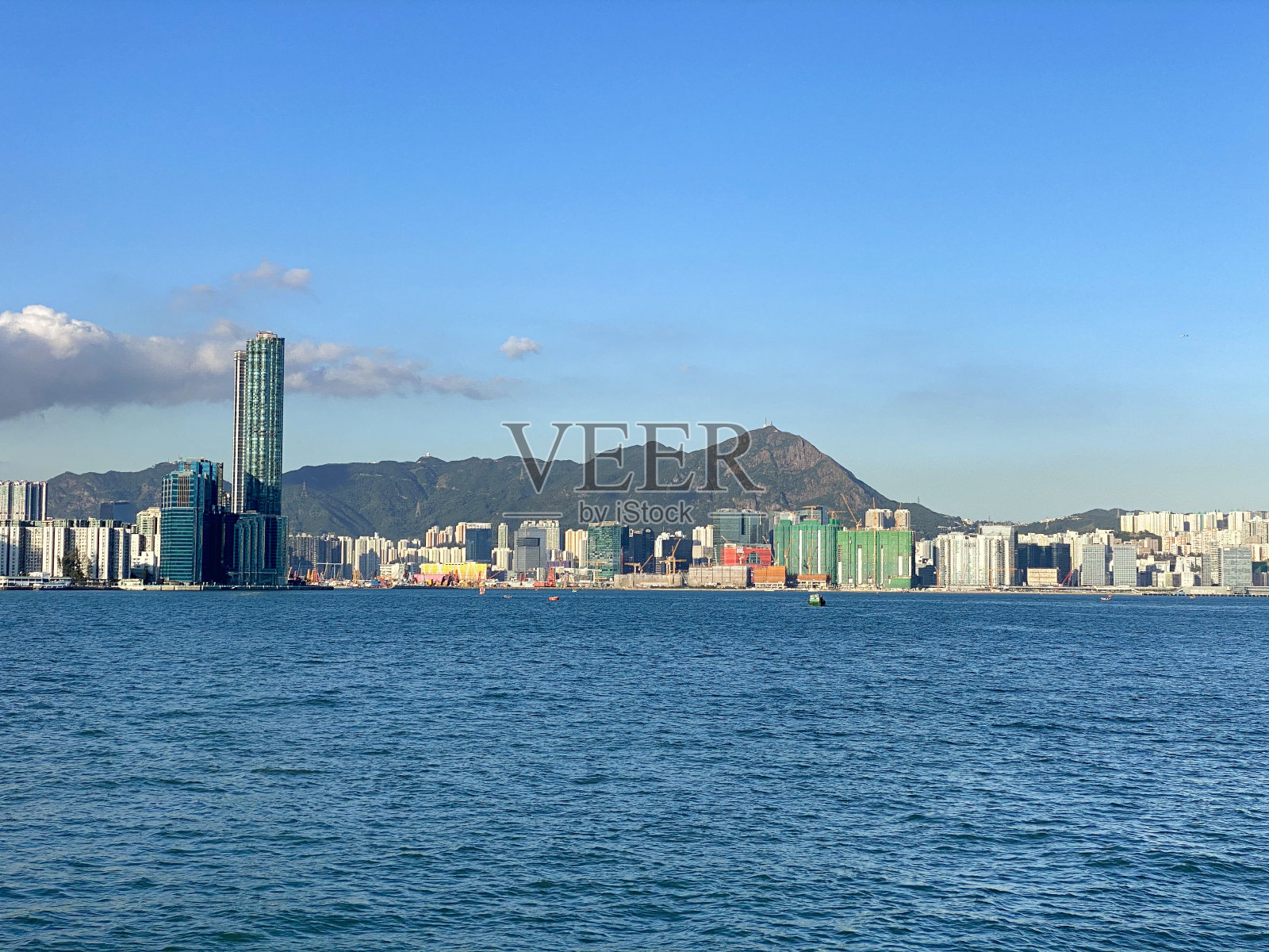 中国香港维多利亚港全景天际线照片摄影图片