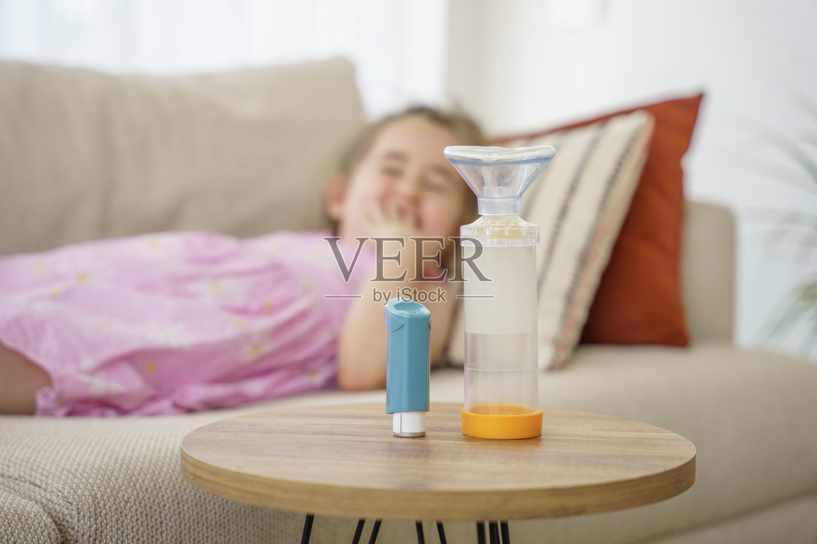 哮喘吸入器和哮喘儿童的背景照片摄影图片
