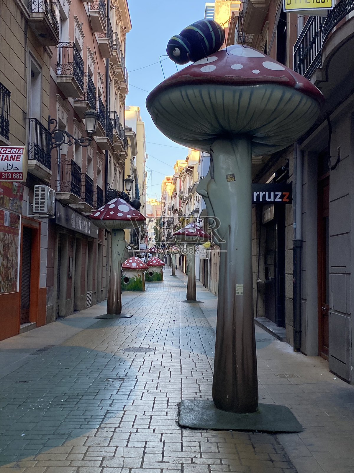 西班牙阿利坎特蘑菇街照片摄影图片