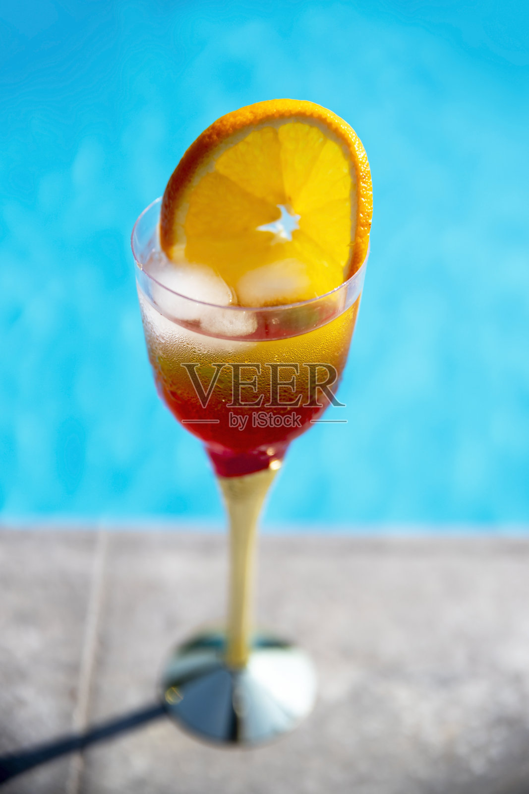 泳池派对的休闲饮料照片摄影图片