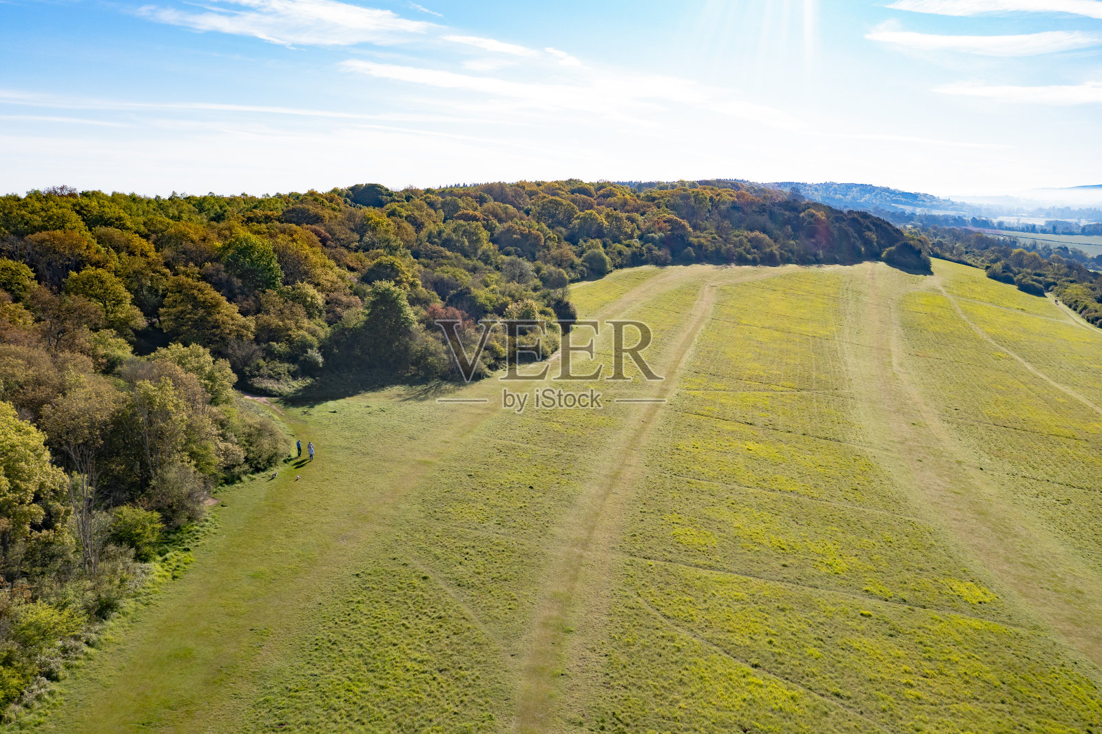 春天萨里山鸟瞰英格兰欧洲照片摄影图片
