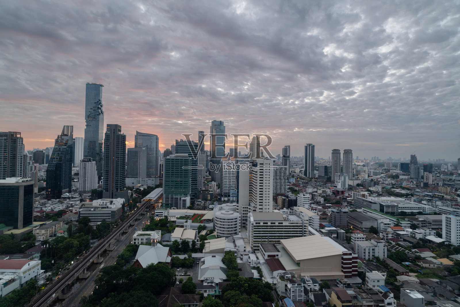 马拉松的清晨照片摄影图片