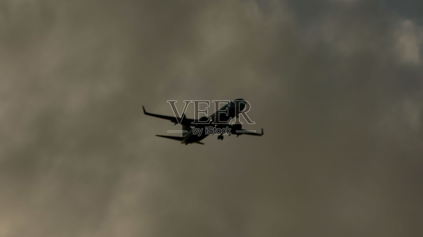 剪影飞机飞行照片摄影图片