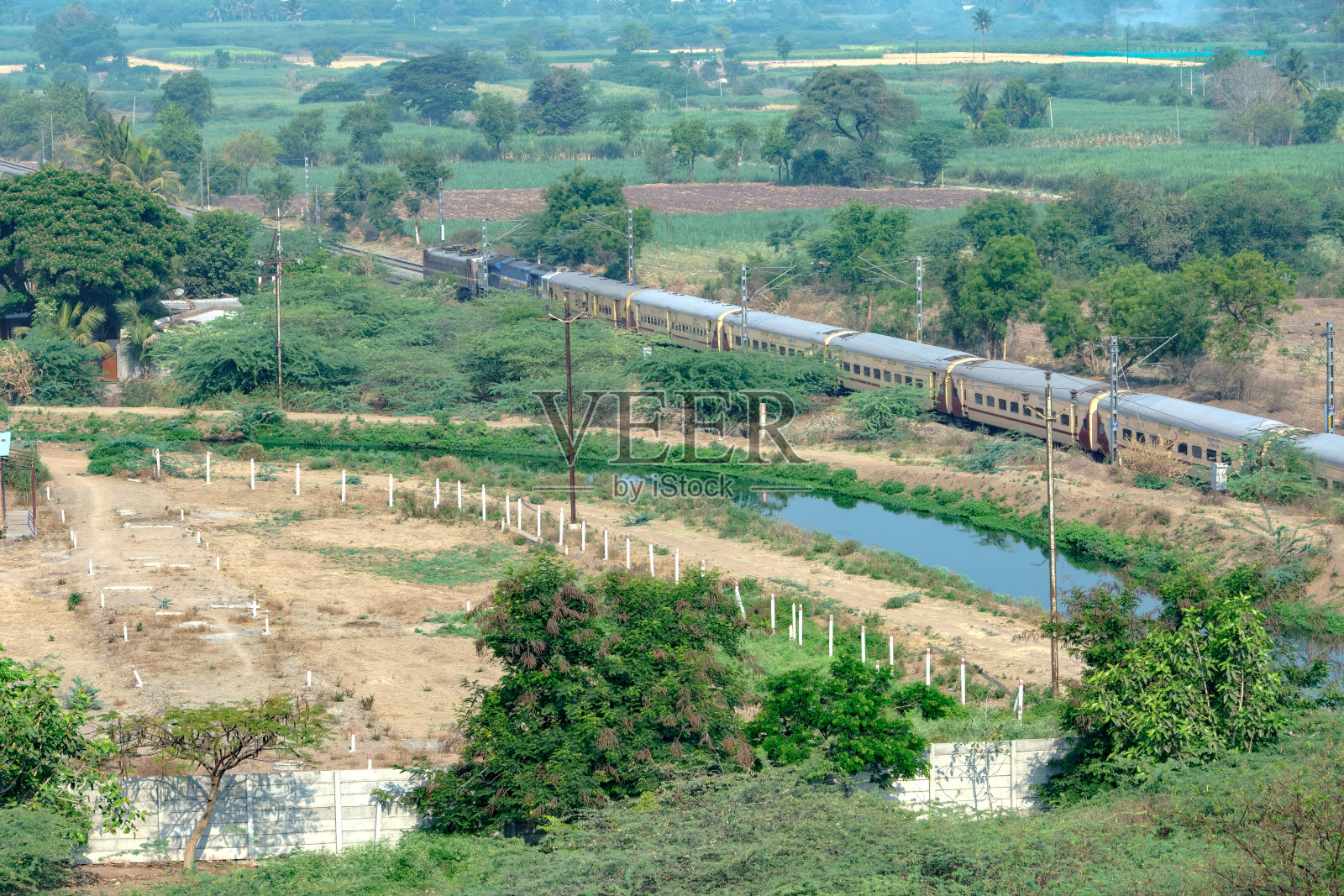 印度客运列车照片摄影图片
