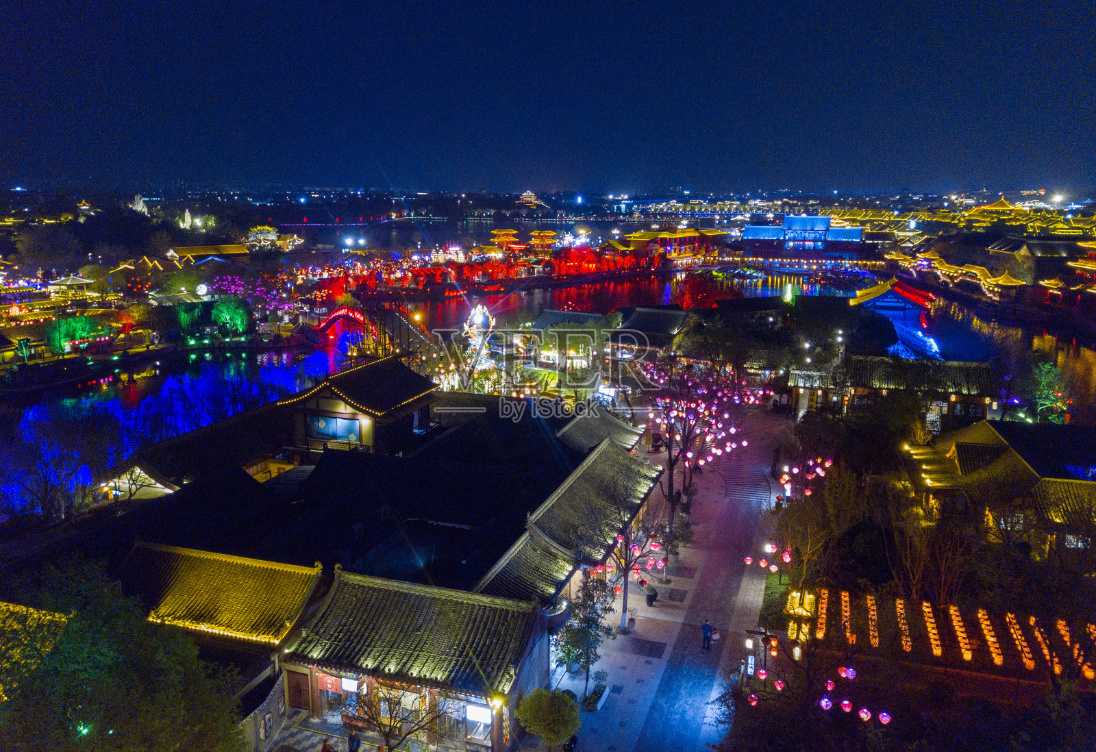 中国河南省开封千禧城公园的夜景照片摄影图片