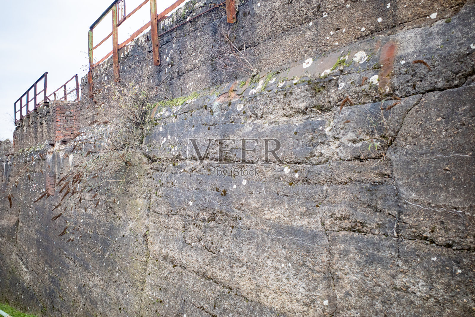 老工业区的围墙照片摄影图片