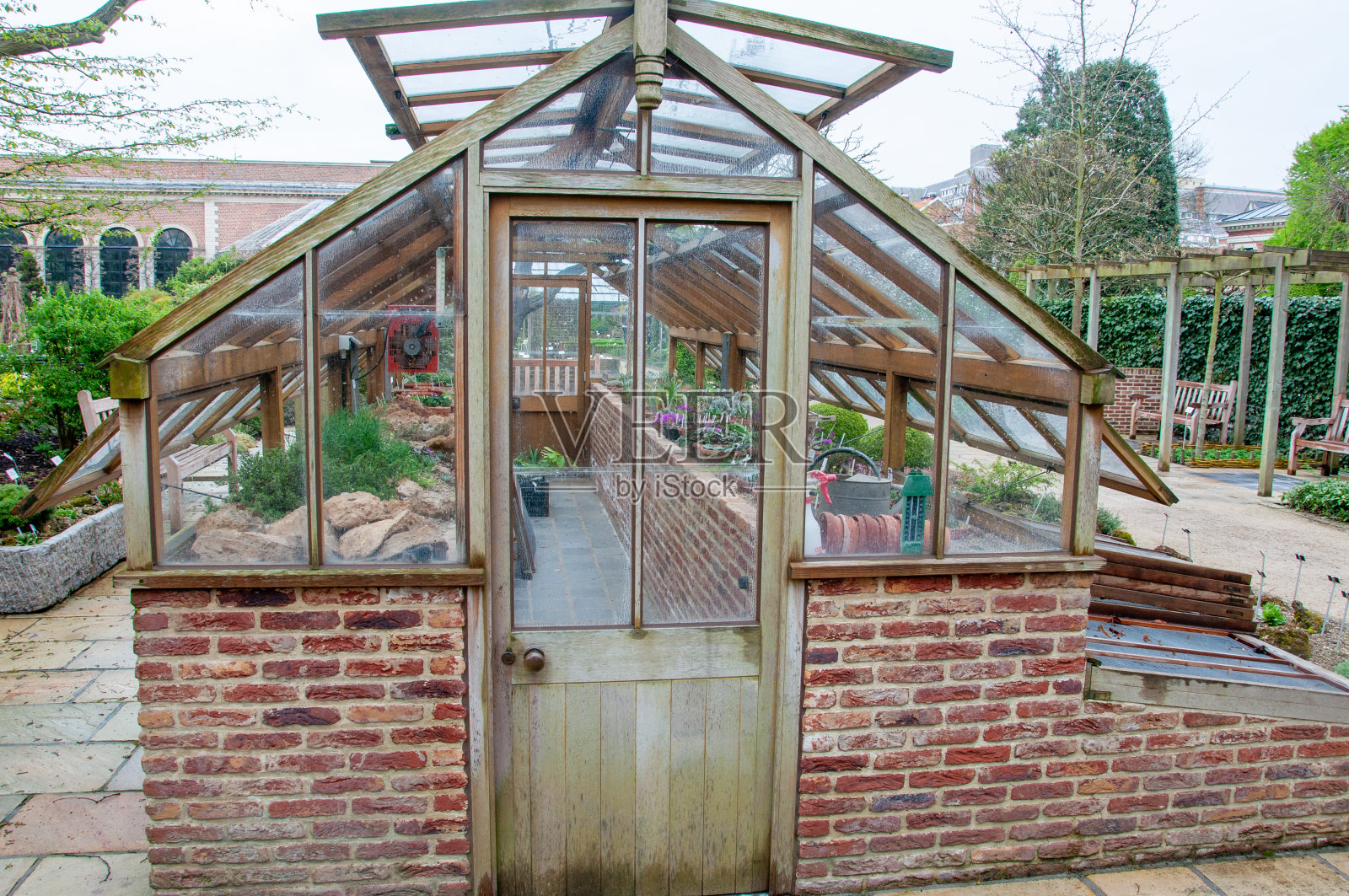 温室玻璃和石墙照片摄影图片