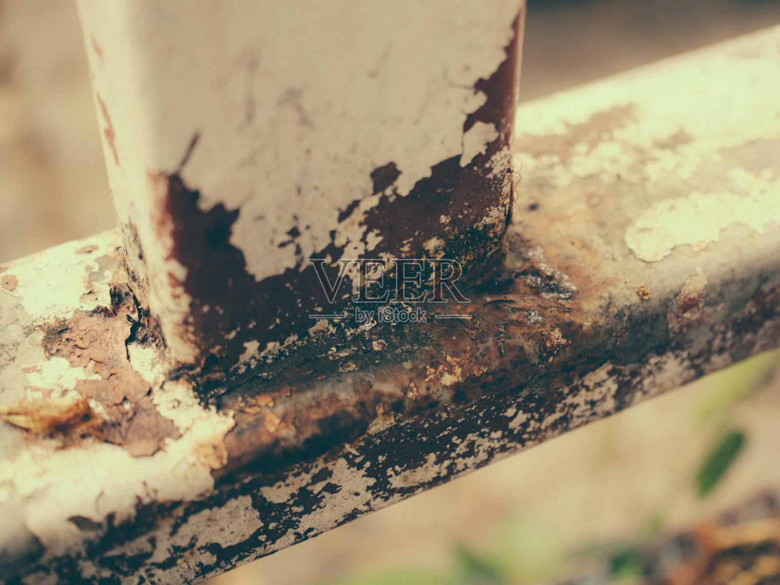 生锈的铁梁照片摄影图片