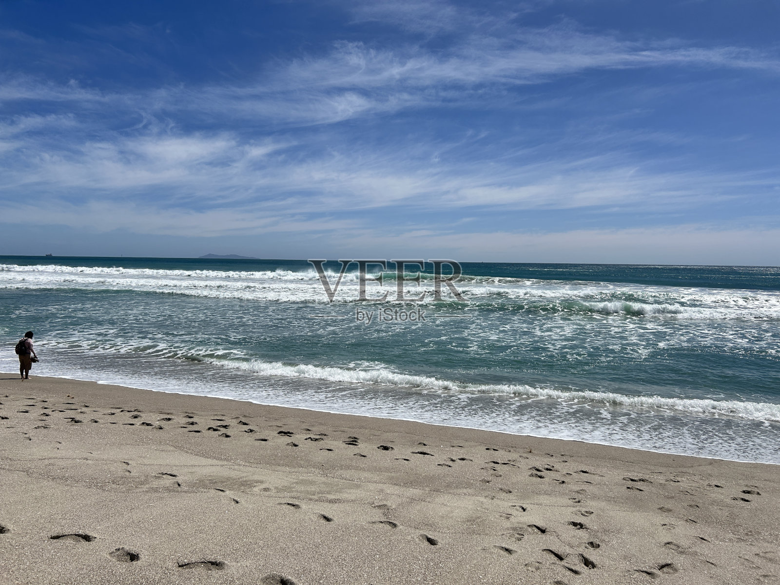 独自在沙滩上照片摄影图片