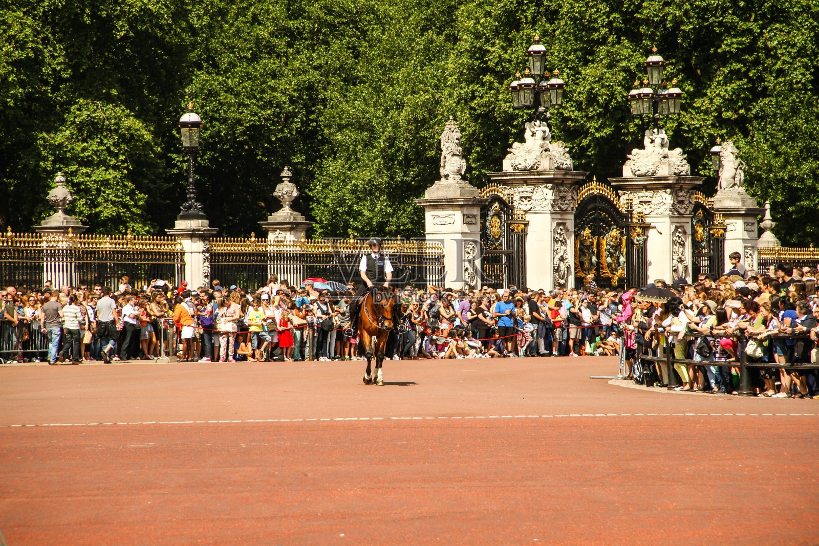 警察骑马，伦敦。照片摄影图片