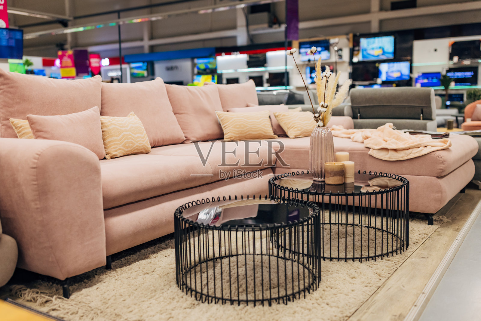 一家百货公司展示的粉嫩色调的现代客厅照片摄影图片