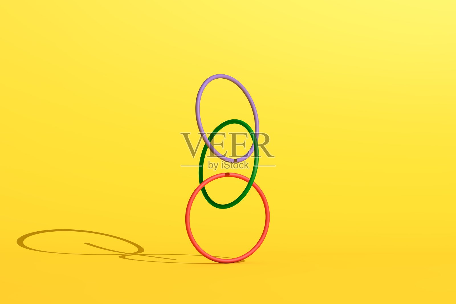 彩色圆圈在黄色背景上保持平衡照片摄影图片