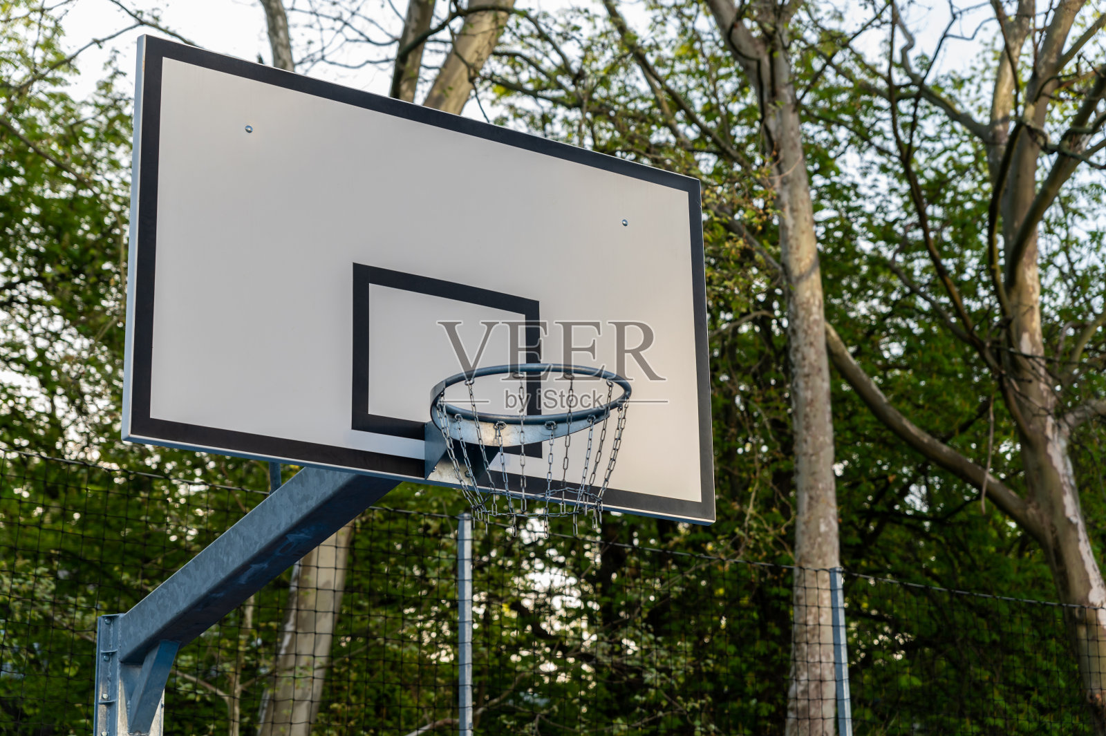 公园里的室外篮筐照片摄影图片