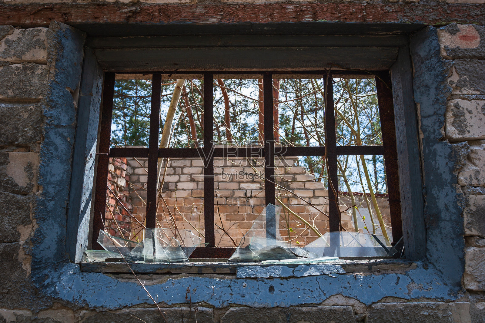 苏联军队废弃的、被破坏的建筑照片摄影图片