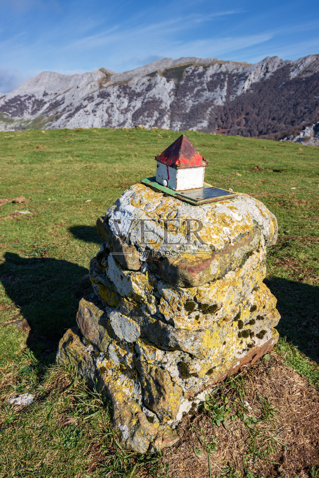 从巴斯克地区pinpil山Aizkorri-Aratz自然公园的美景(西班牙)照片摄影图片