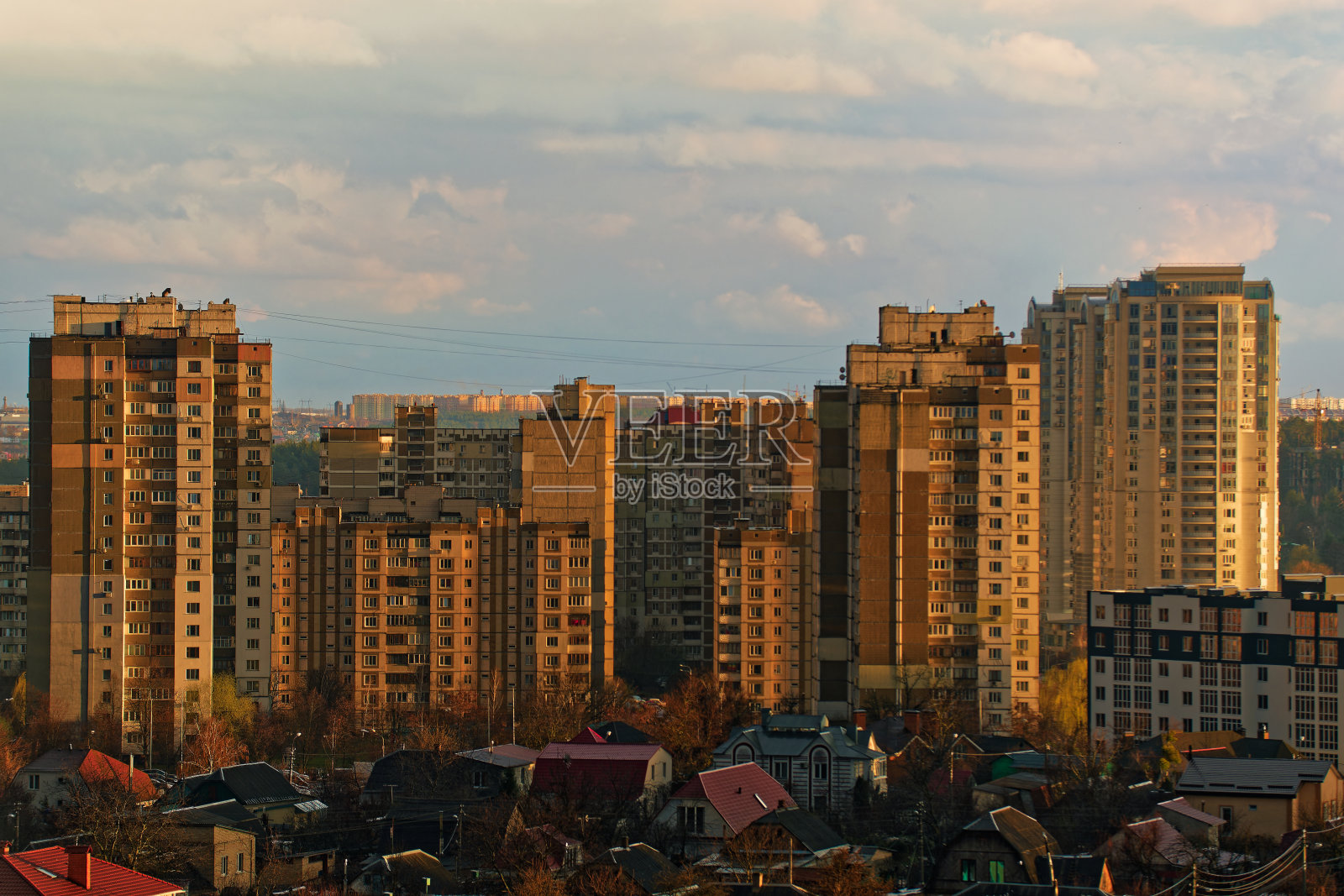 夕阳下的城市风光照片摄影图片