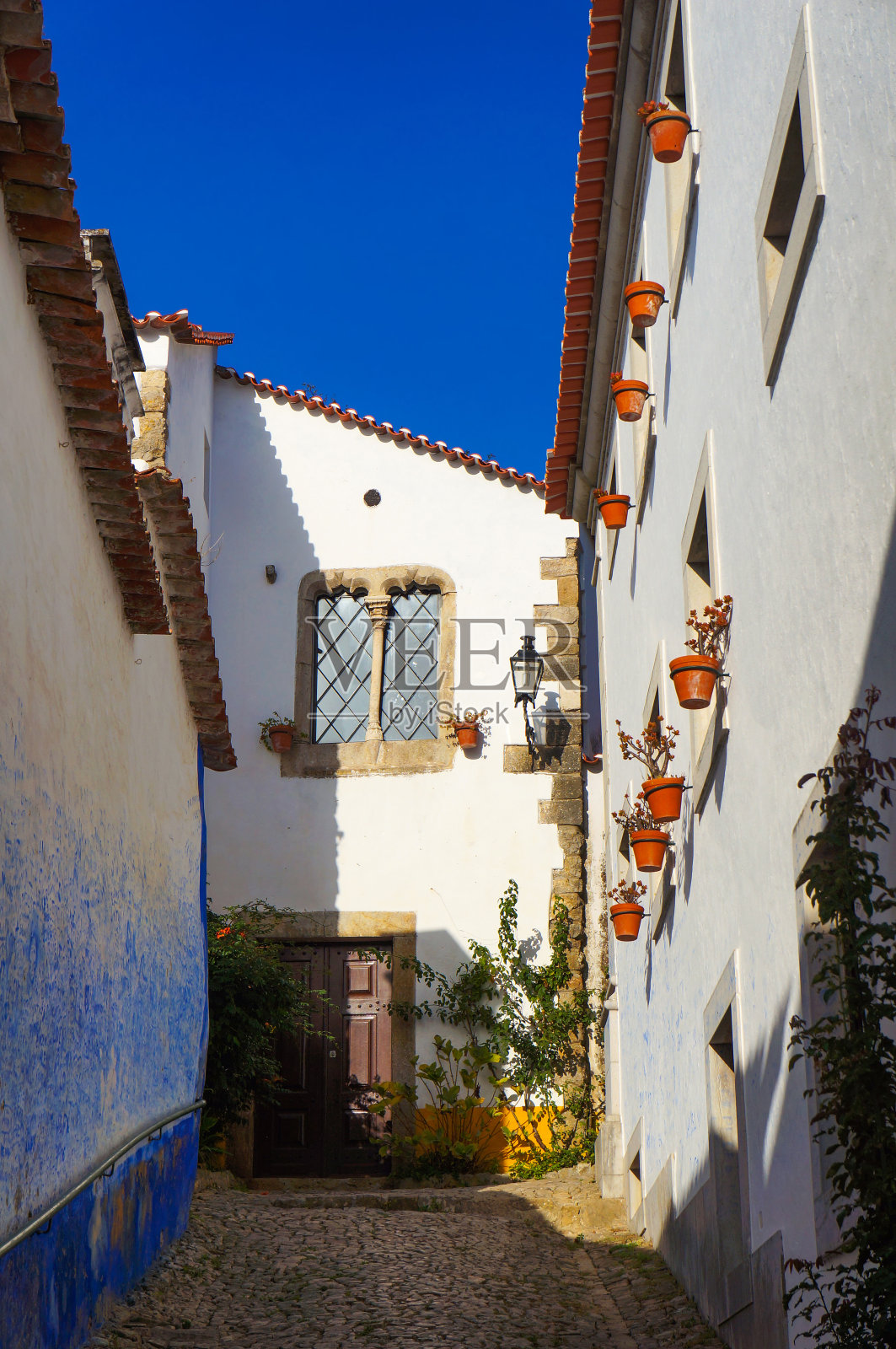 葡萄牙中世纪小镇奥比多斯的老建筑。照片摄影图片