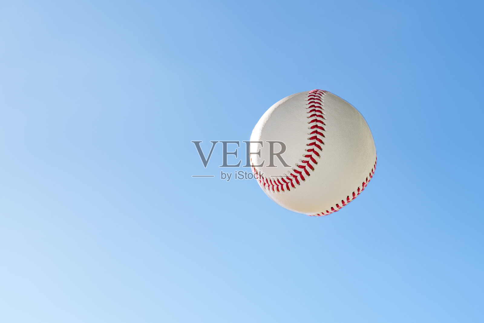 蓝天和棒球照片摄影图片