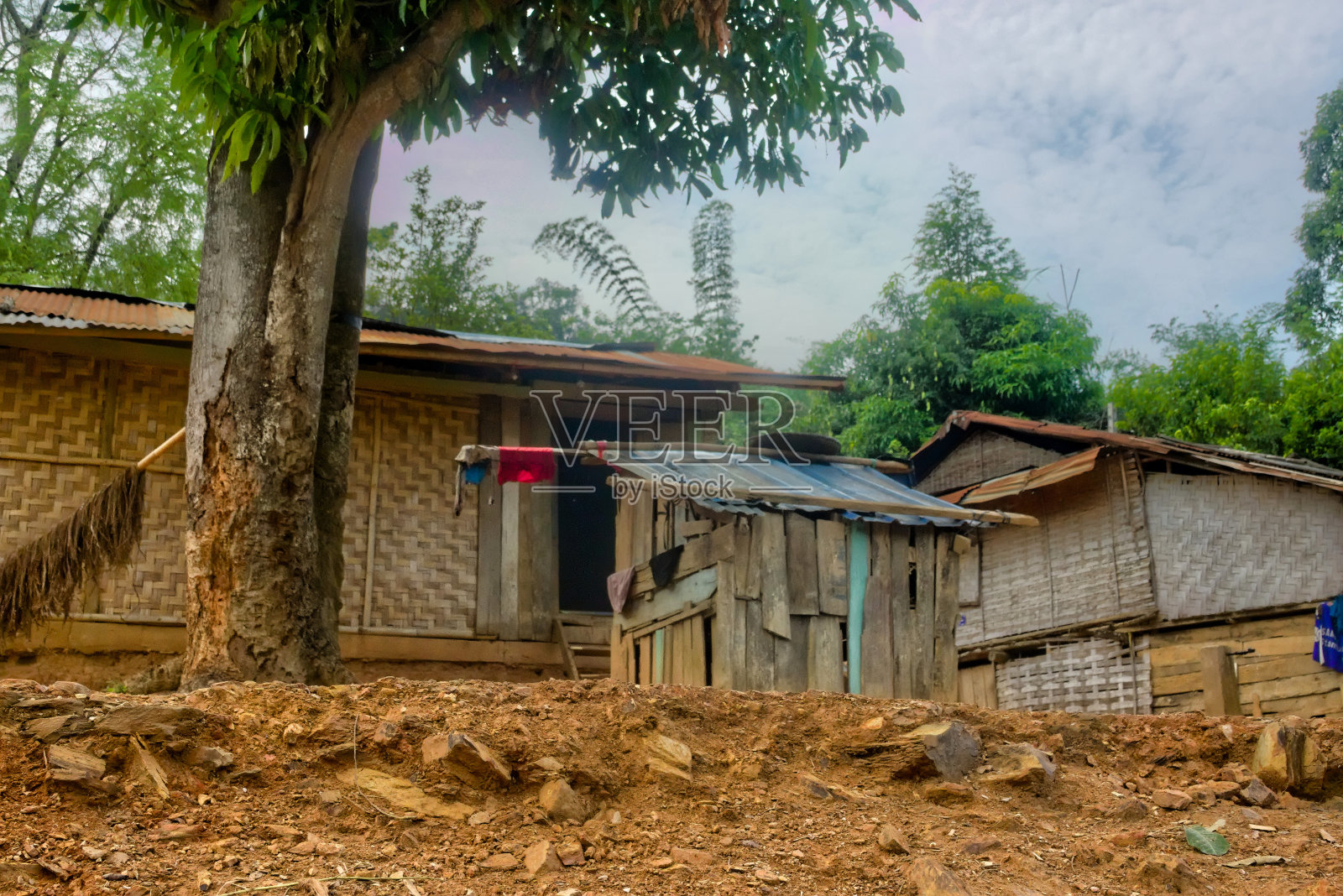 穿越水与时间:老挝南瓯传统村落照片摄影图片