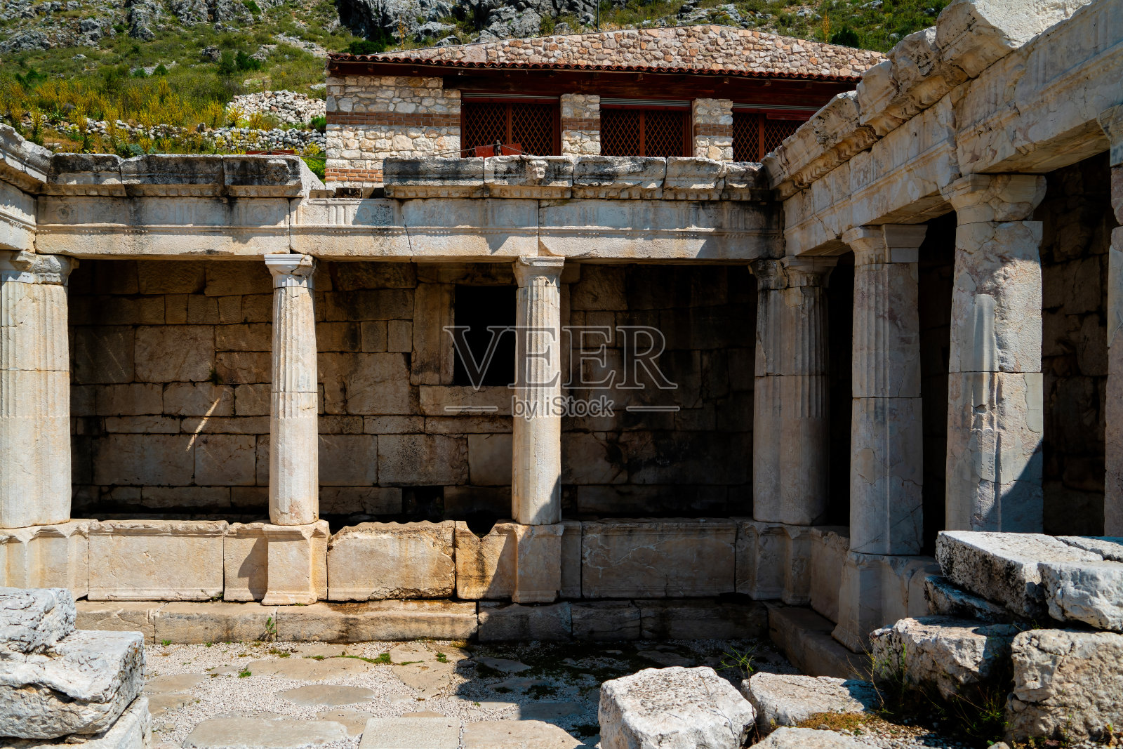 萨加拉索斯古城。土耳其布尔杜尔省萨加拉索斯古城幸存的罗马建筑遗址。照片摄影图片