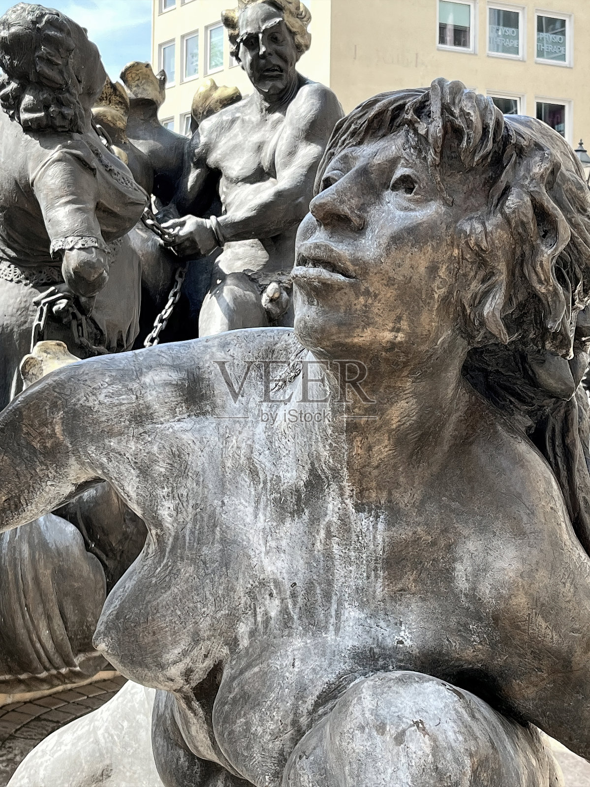 巴伐利亚州纽伦堡布伦嫩的婚礼旋转木马Ehekarussel喷泉的细节。照片摄影图片