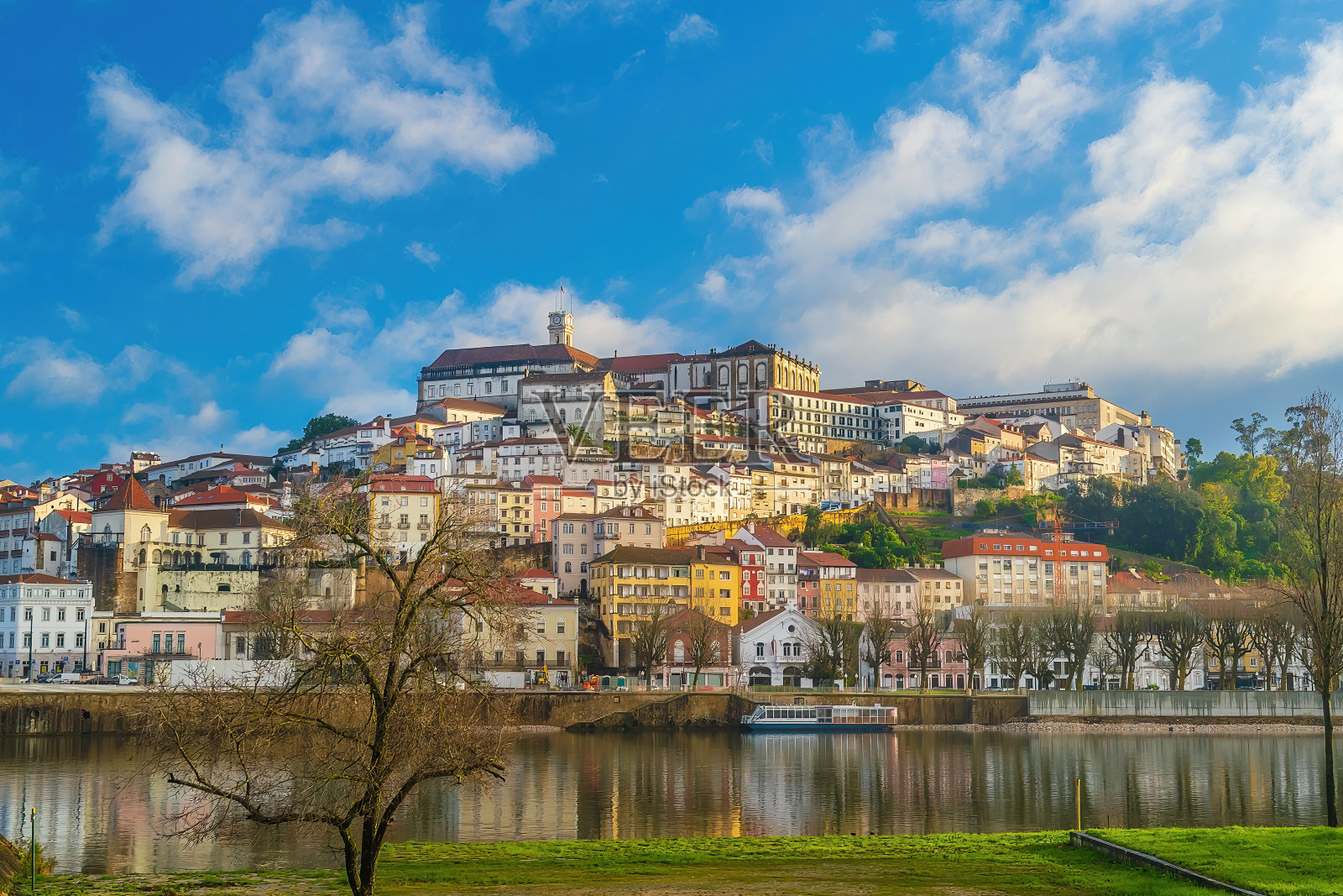科英布拉的城市天际线，葡萄牙的城市景观照片摄影图片