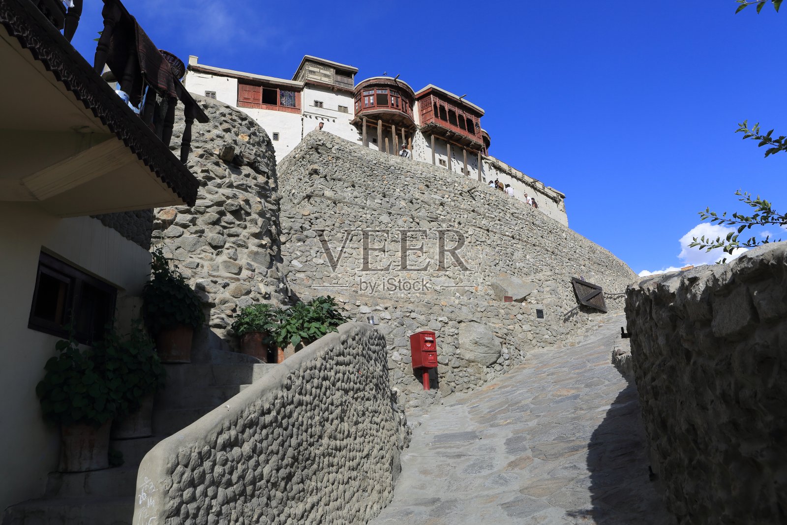 巴基斯坦吉尔吉特的巴尔蒂堡罕萨堡:喀喇昆仑山脉的古老城堡。照片摄影图片