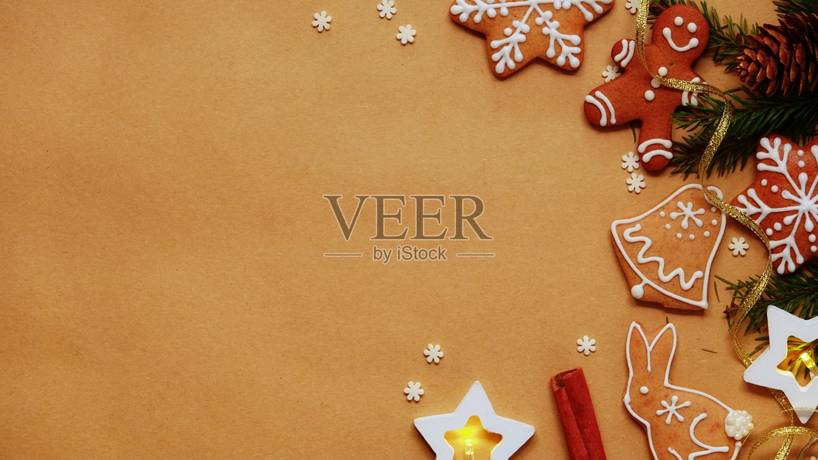 节日姜饼饼干圣诞装饰顶部视图棕色背景照片摄影图片