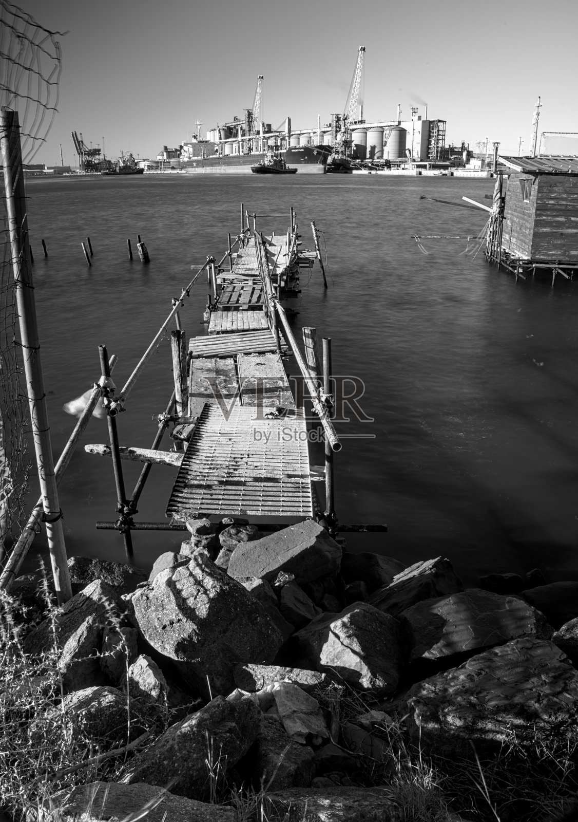 拖船，船只，拉文纳皮亚拉萨拜奥纳的渔房照片摄影图片