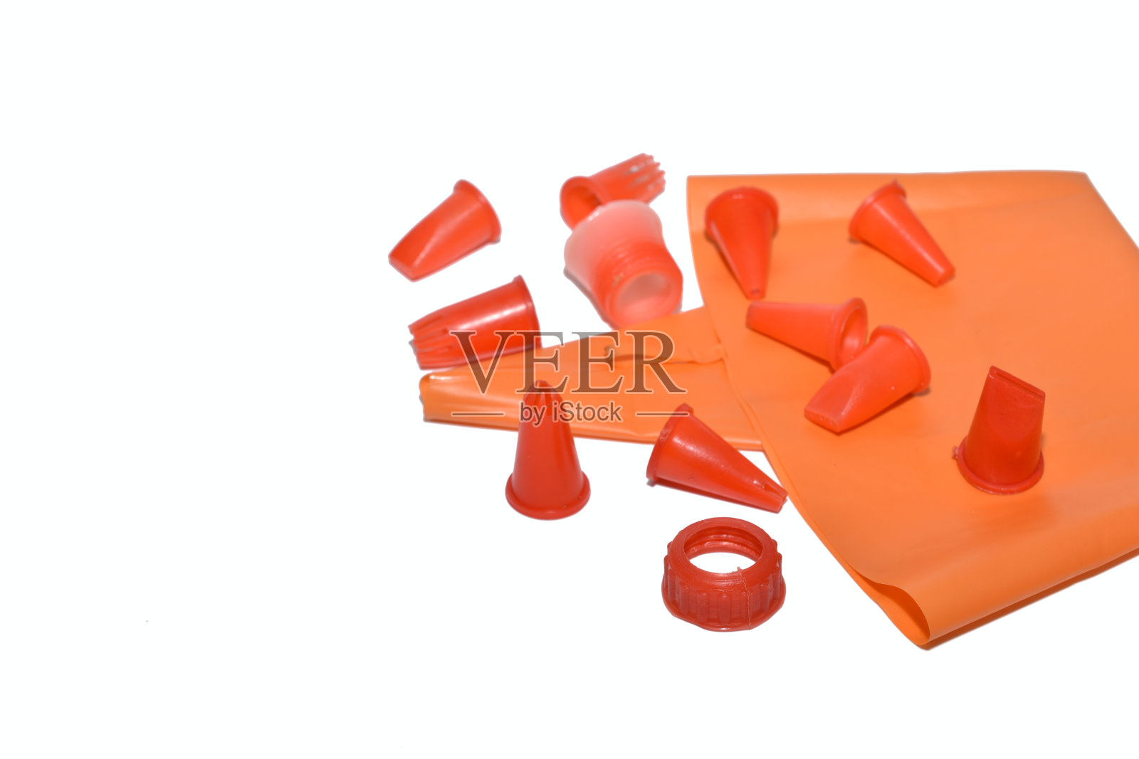 糖果注射器和可移动的针尖是橙色的。照片摄影图片