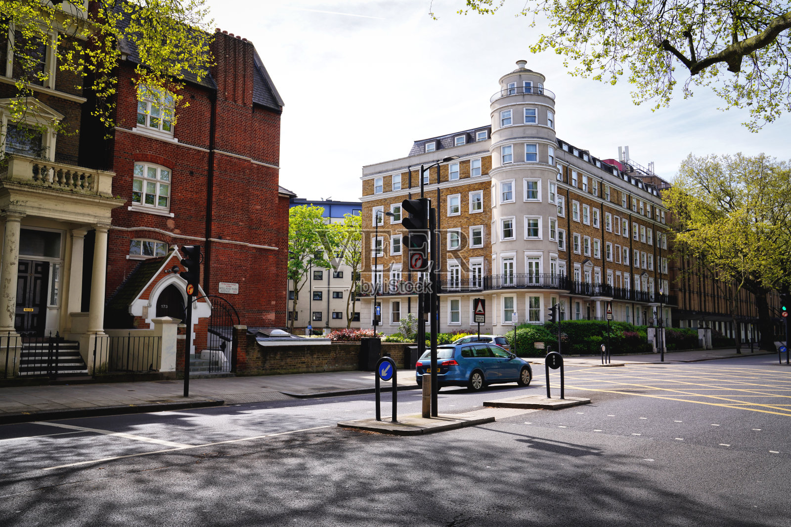 荷兰公园大道,爱德华和摄政时期的建筑和维多利亚时代的住宅,肯辛顿和切尔西区皇家自治市,大伦敦伦敦中部西部,英格兰,英国,英国,欧洲,春夏晴朗的一天照片摄影图片