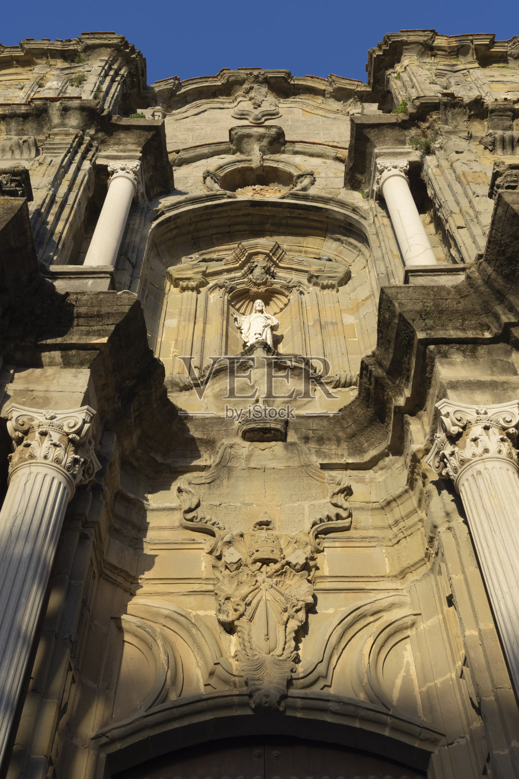 西班牙塔里法镇圣马特奥天主教堂的外立面照片摄影图片