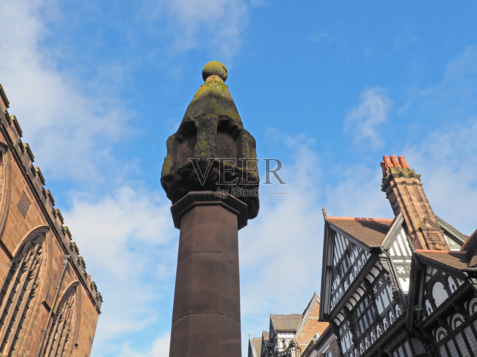 切斯特东门街和水门街交汇处的中世纪高十字架照片摄影图片