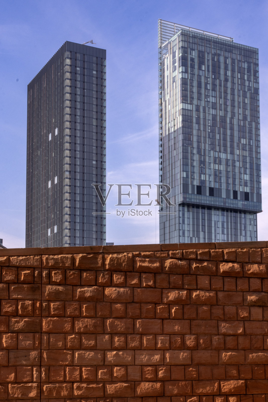 砖墙和摩天大楼照片摄影图片