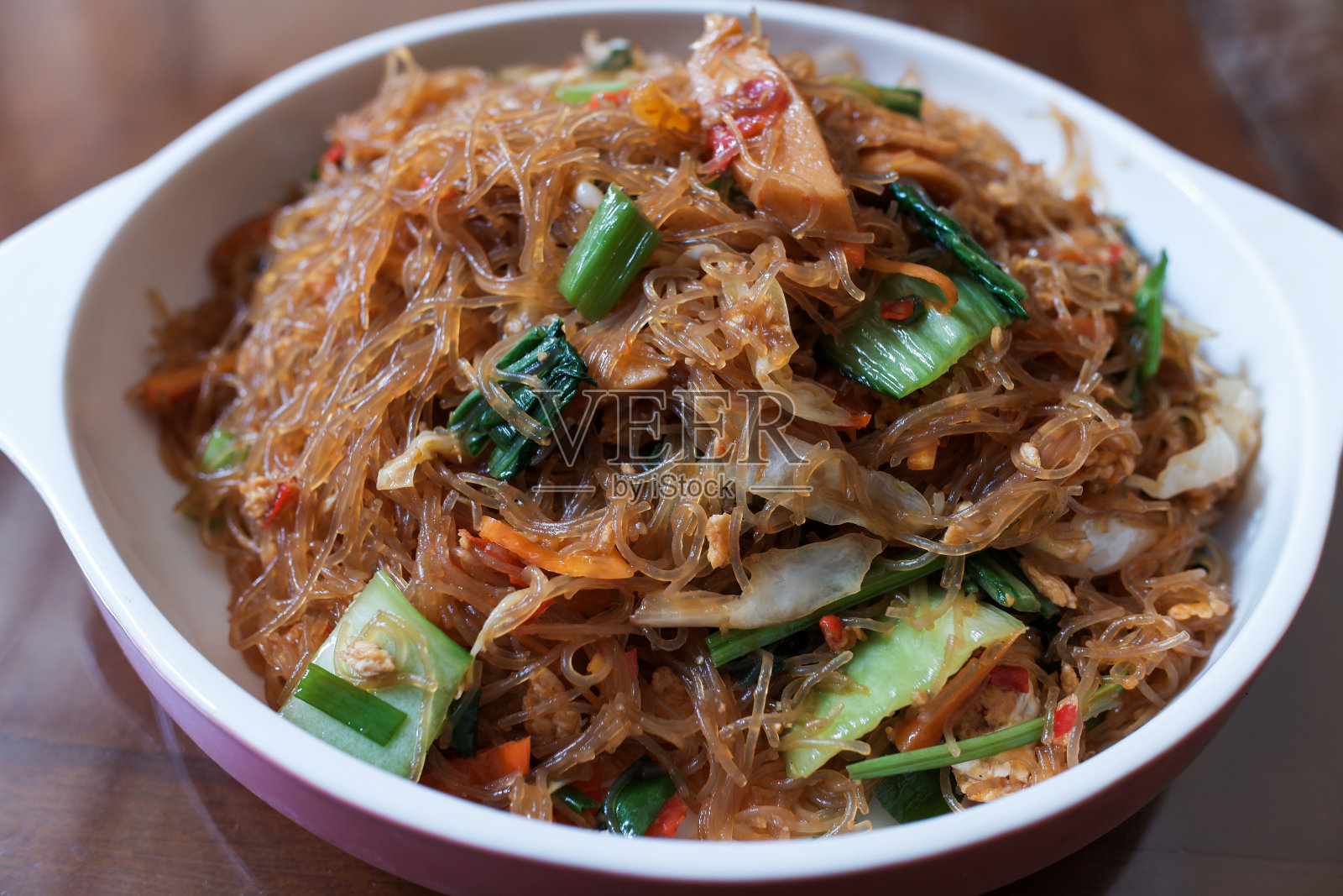 白菜鸡炒米粉照片摄影图片