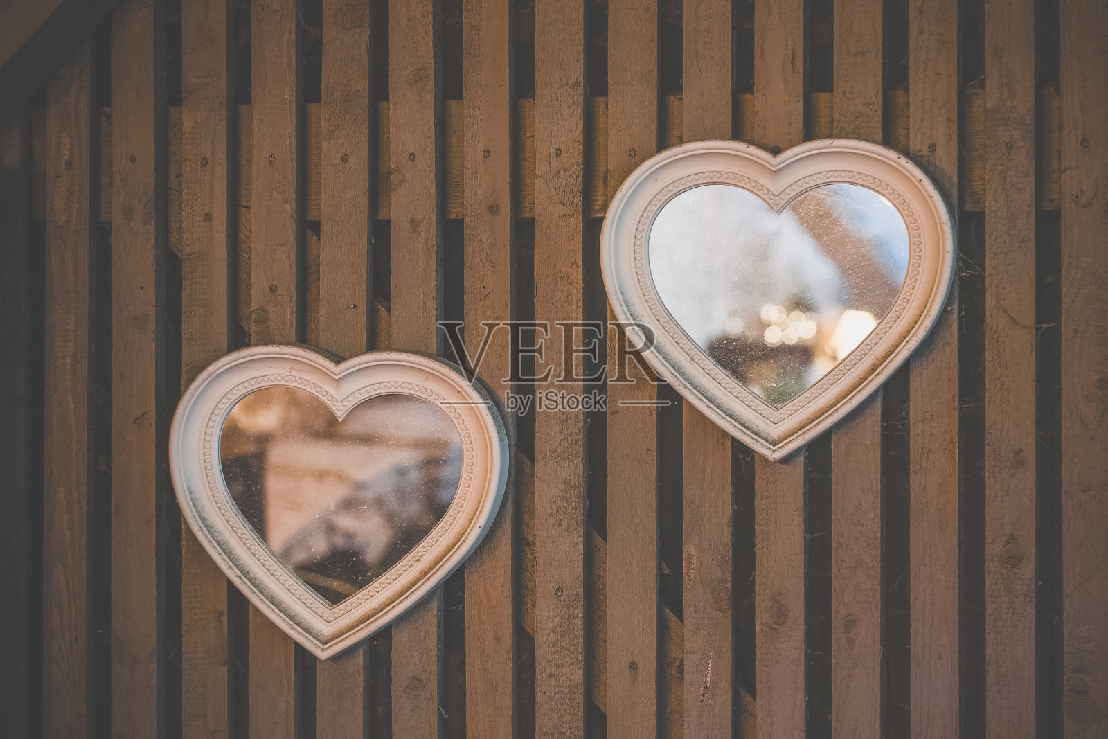 心形的小装饰镜照片摄影图片