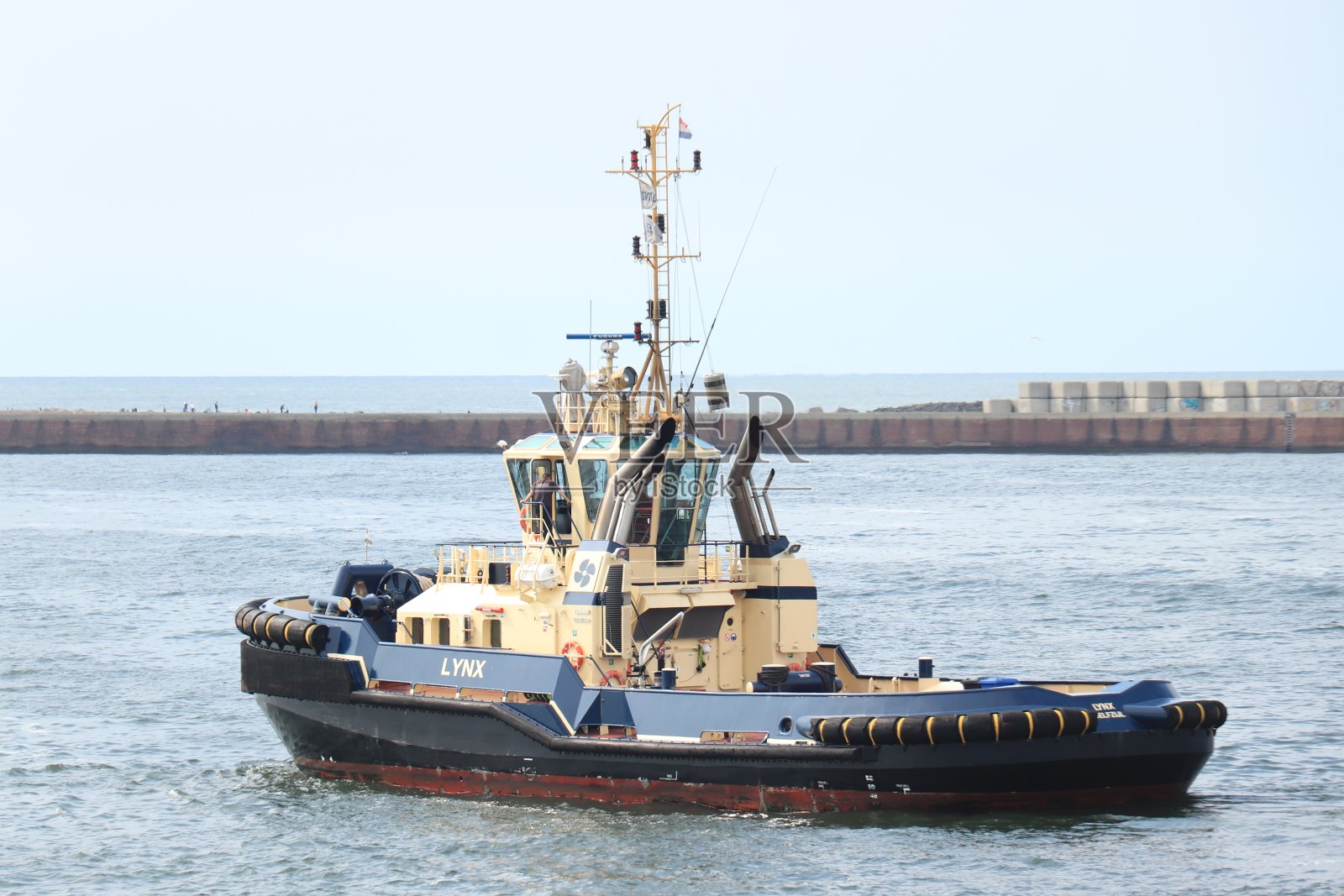 北海运河上的拖船照片摄影图片