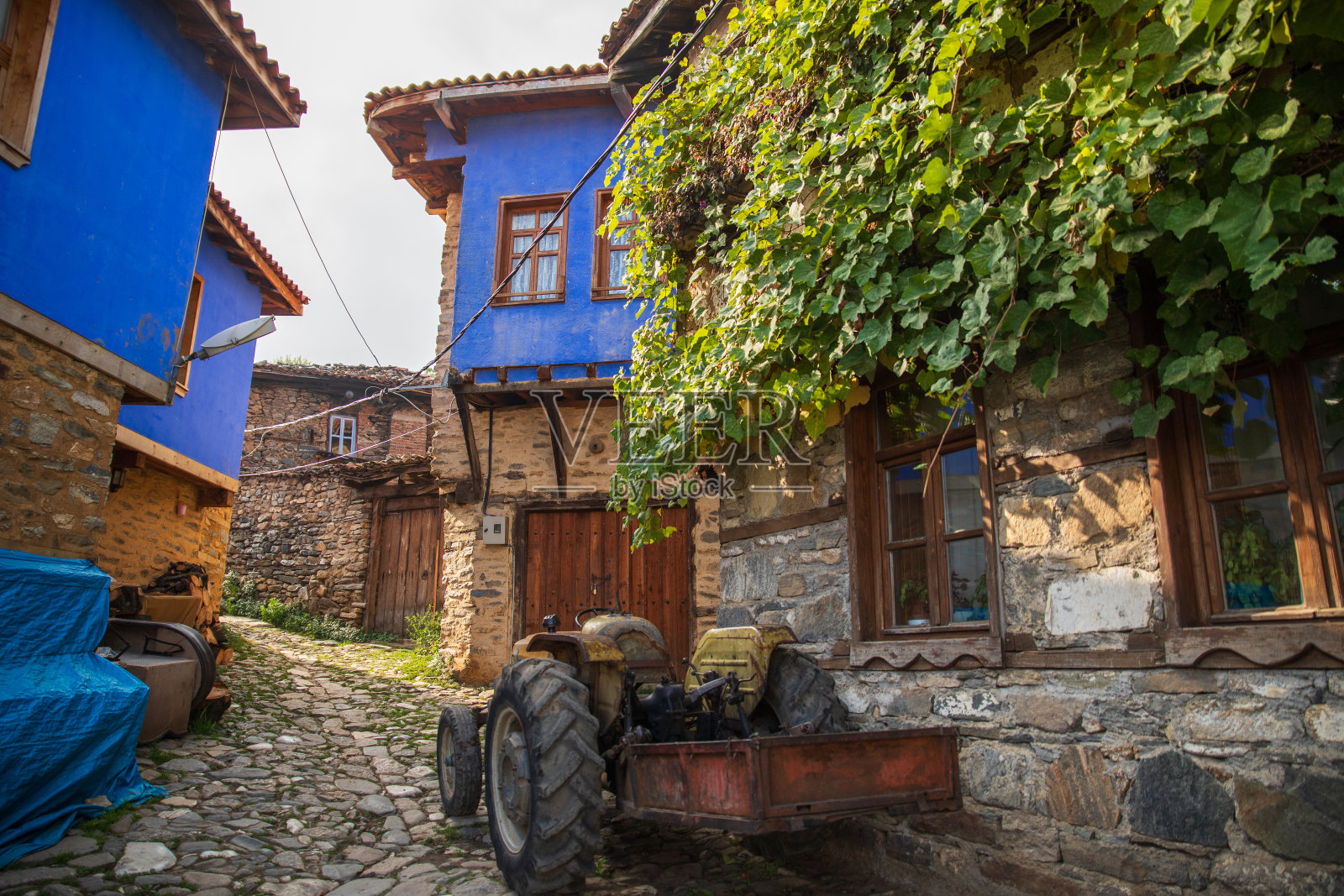 Cumalıkızık村庄街道和购物商店照片摄影图片