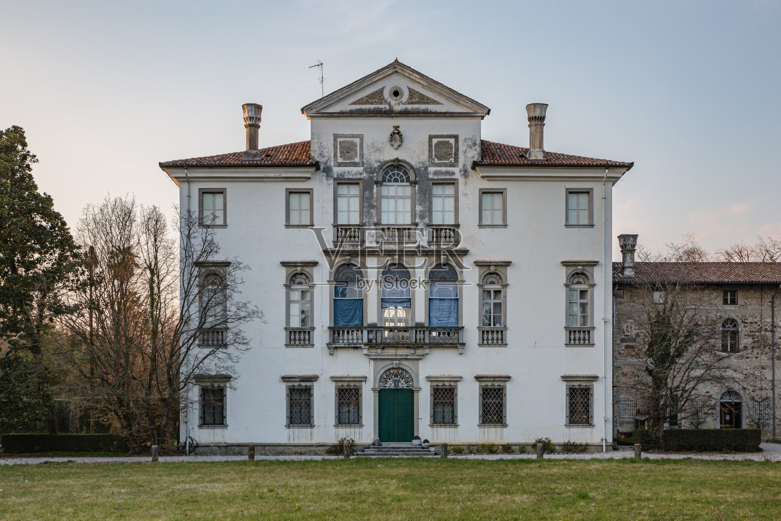 古老的意大利庄园靠近曼萨诺，弗留利-威尼斯朱利亚。意大利照片摄影图片