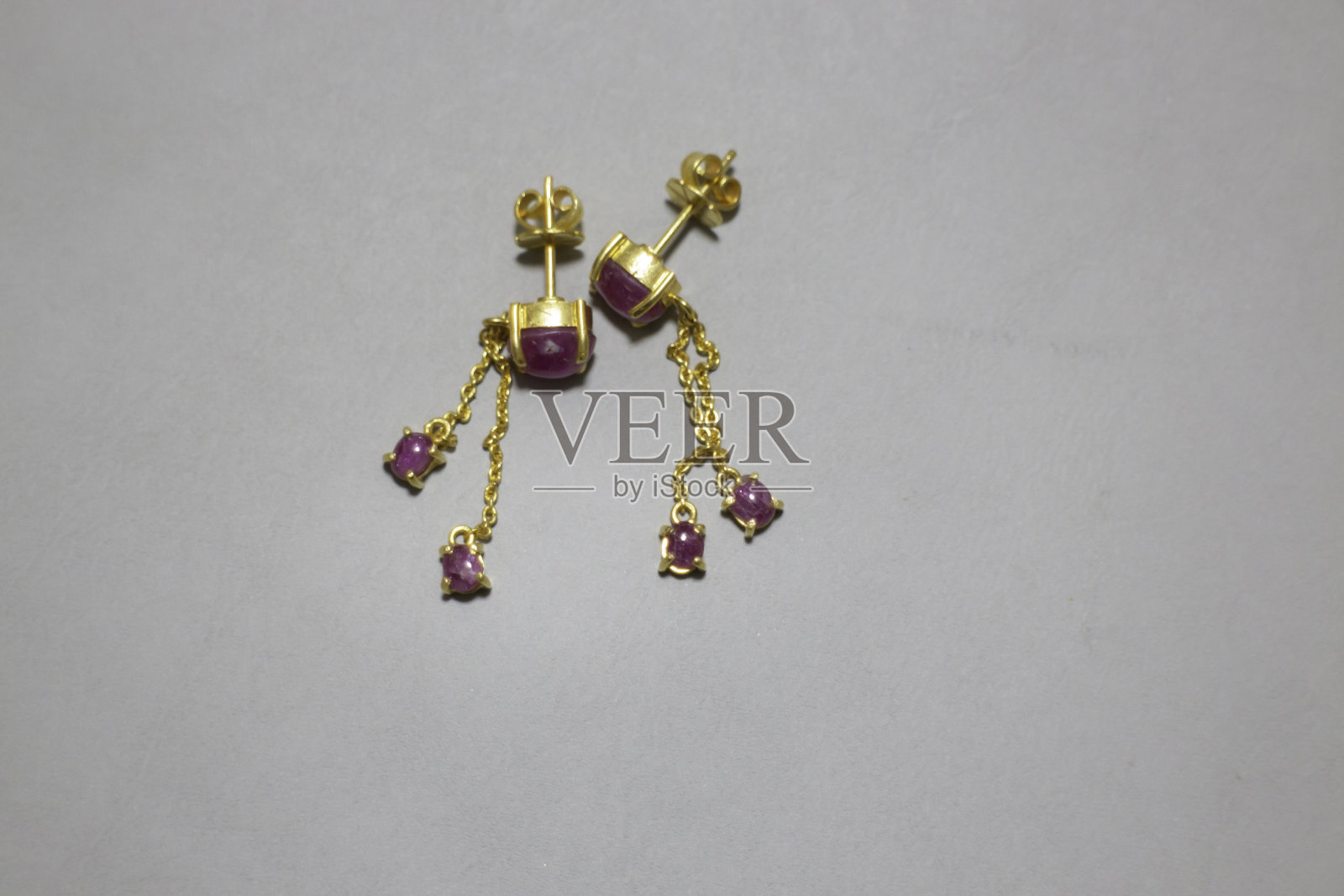 复古时尚的女性宝石和珠宝照片摄影图片