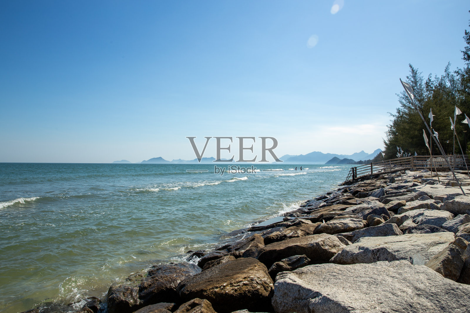 泰国,普拉恰普吉里汗的海滩等待着游客放松和欣赏风景照片摄影图片