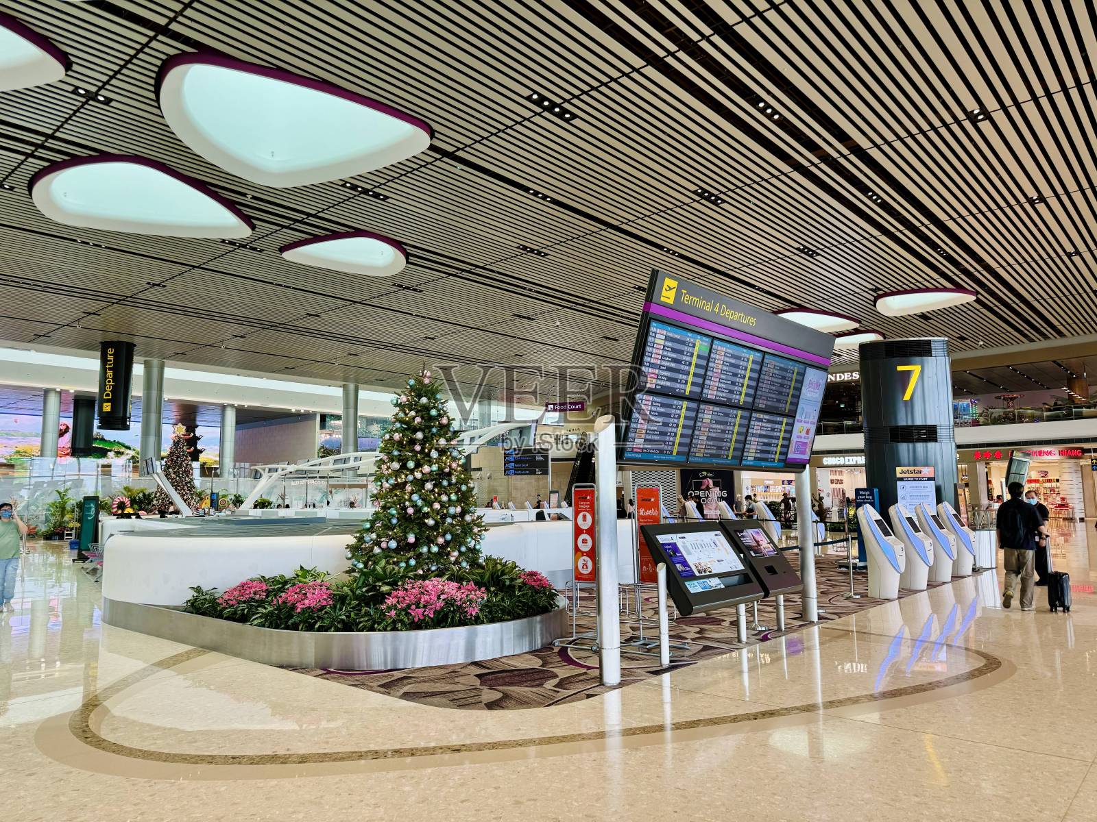 新加坡樟宜机场的航站楼和飞机照片摄影图片