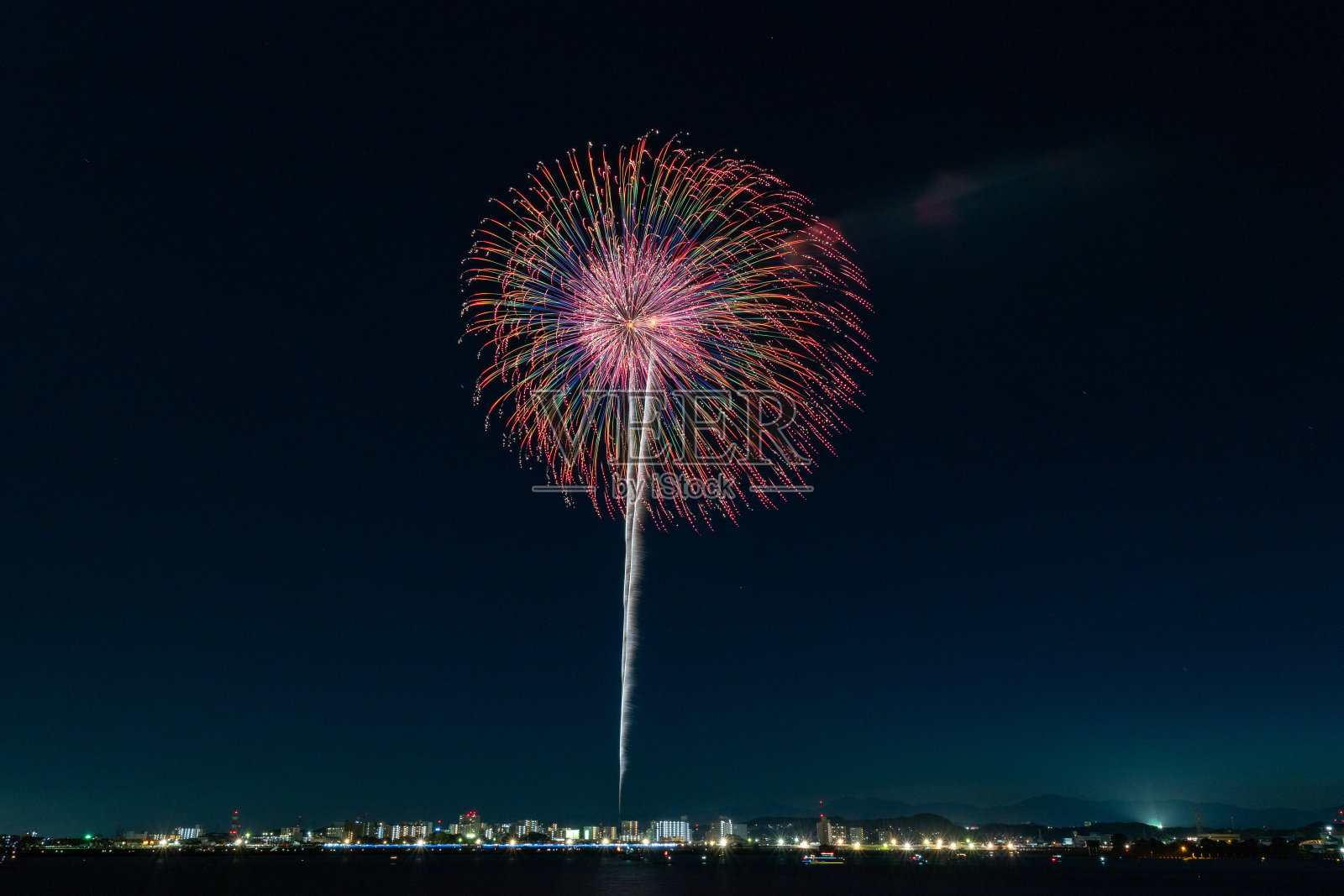 烟花长时间曝光照片摄影图片