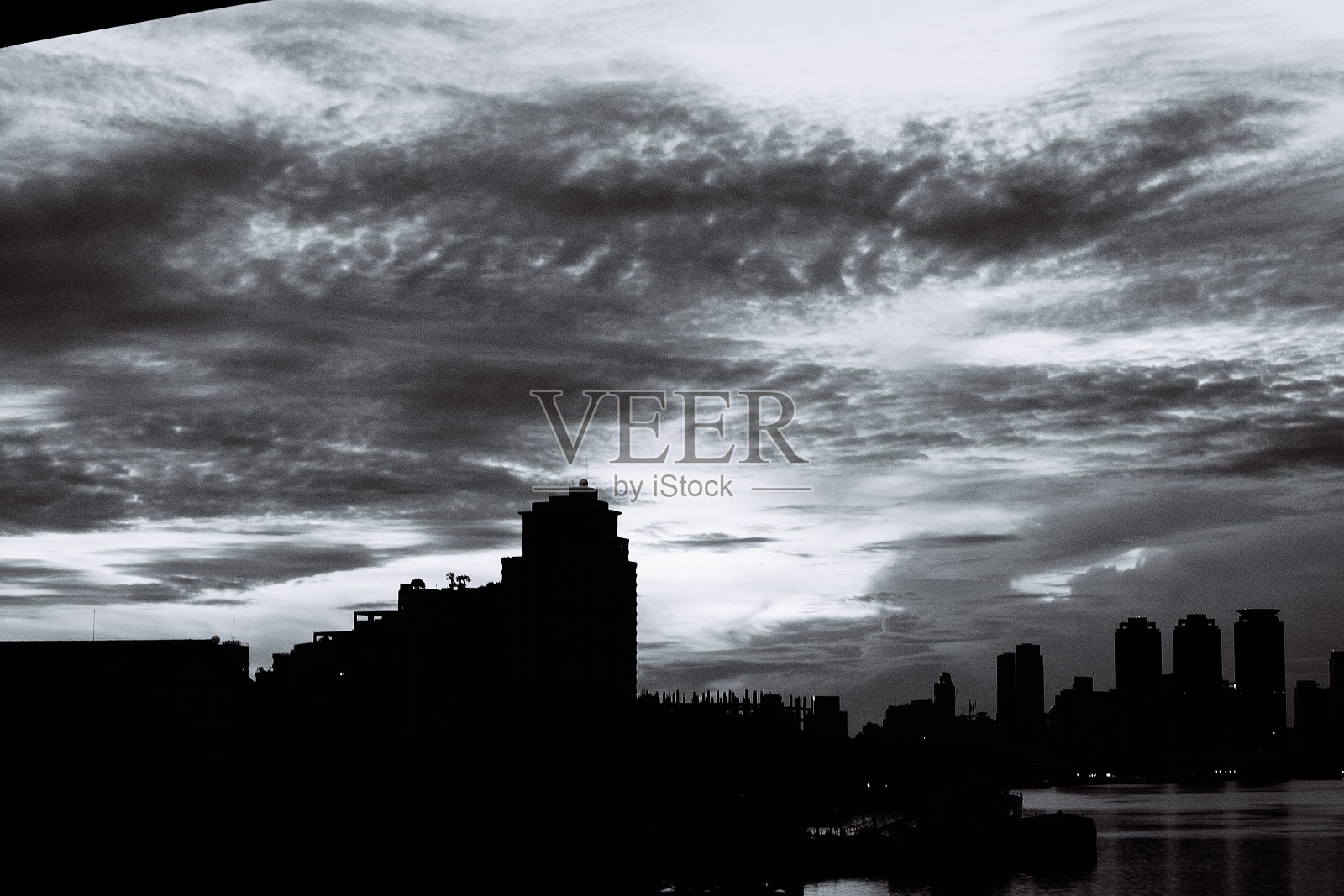 城市中的日出照片摄影图片