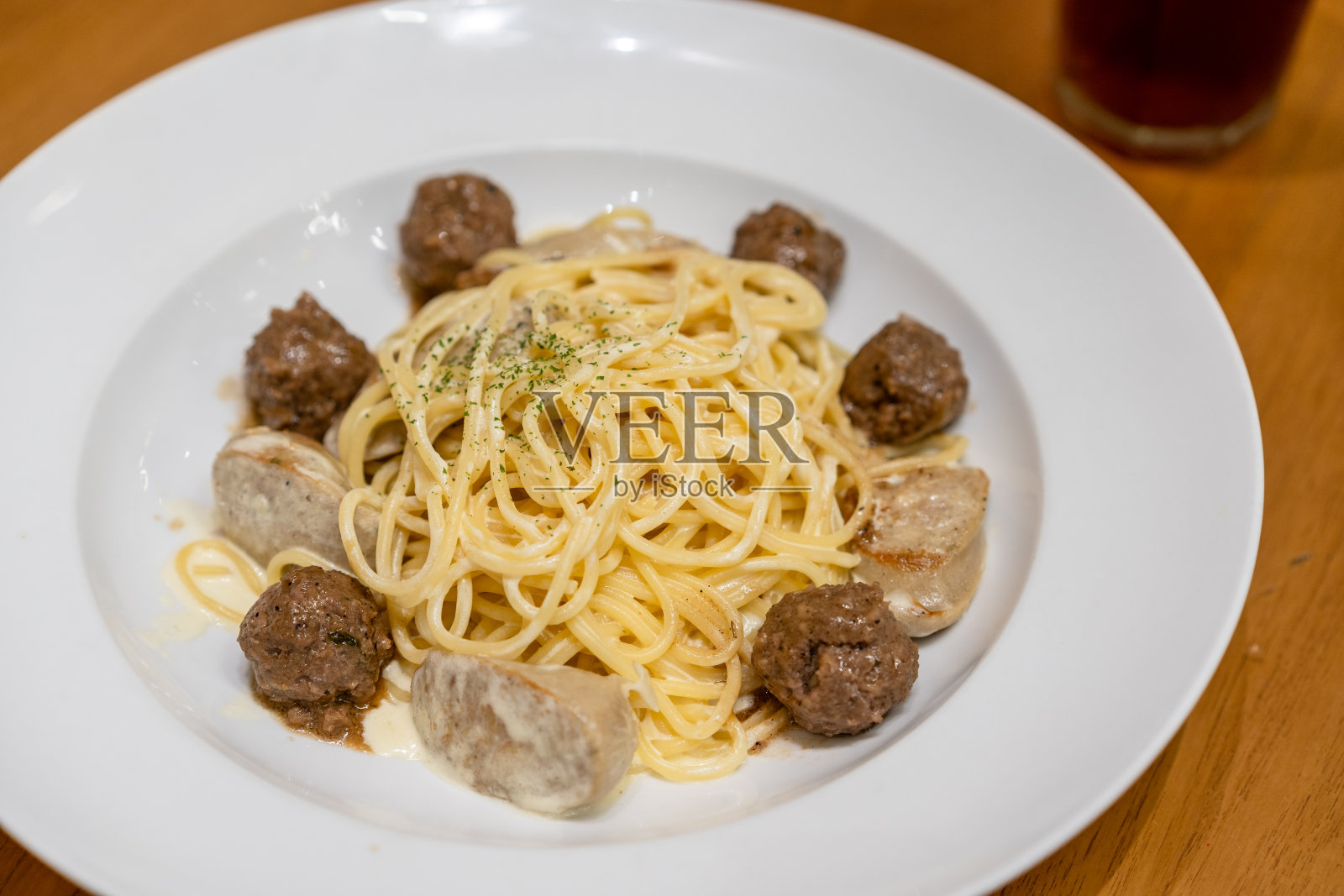 意大利面和肉丸照片摄影图片