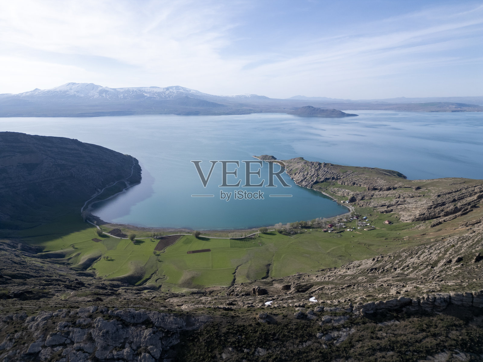 土耳其安纳托利亚东部凡湖海岸鸟瞰图。照片摄影图片